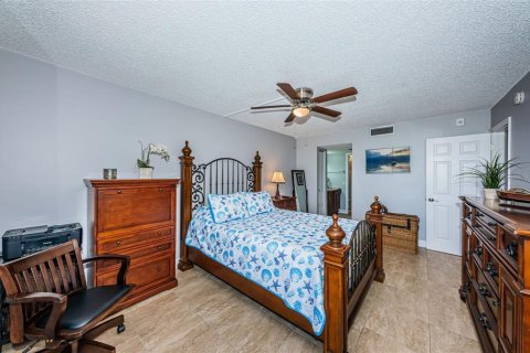 Condo in Saint Petersburg, Florida, 1 bedroom  № 791461 - photo 19