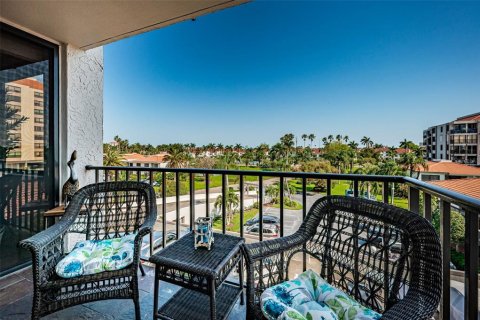 Condo in Saint Petersburg, Florida, 1 bedroom  № 791461 - photo 23