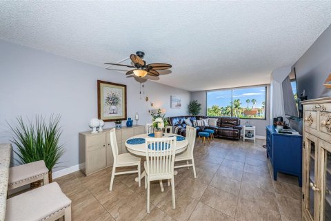 Condo in Saint Petersburg, Florida, 1 bedroom  № 791461 - photo 9