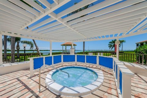 Condo in Saint Petersburg, Florida, 1 bedroom  № 791461 - photo 22