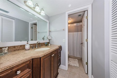 Condo in Saint Petersburg, Florida, 1 bedroom  № 791461 - photo 17