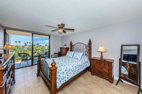 Condo in Saint Petersburg, Florida, 1 bedroom  № 791461 - photo 18