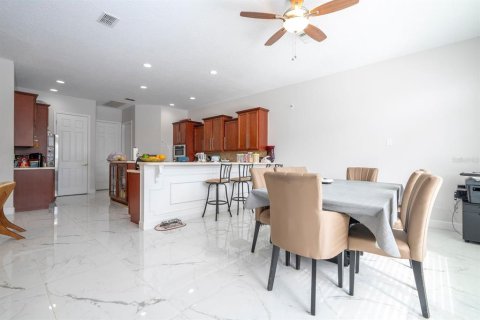 House in Winter Garden, Florida 4 bedrooms, 353.12 sq.m. № 1546836 - photo 19