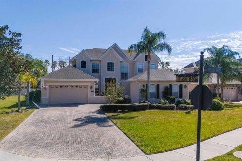 House in Winter Garden, Florida 4 bedrooms, 353.12 sq.m. № 1546836 - photo 1