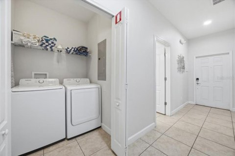 Adosado en venta en Kissimmee, Florida, 5 dormitorios, 188.03 m2 № 2094512 - foto 9