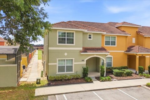 Adosado en Kissimmee, Florida 5 dormitorios, 188.03 m2 № 2094512