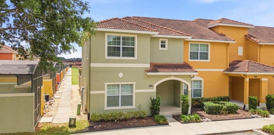 Adosado en Kissimmee, Florida 5 dormitorios, 188.03 m2 № 2094512