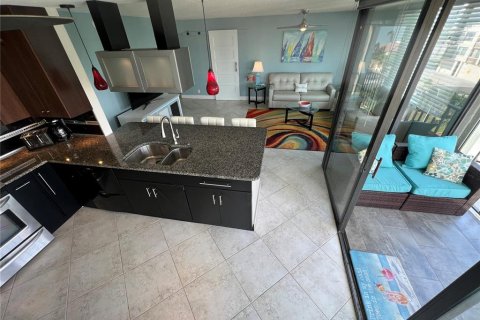 Condominio en alquiler en Saint Petersburg, Florida, 2 dormitorios, 97.55 m2 № 1558554 - foto 18