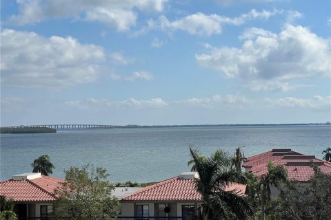 Condominio en alquiler en Saint Petersburg, Florida, 2 dormitorios, 97.55 m2 № 1558554 - foto 1