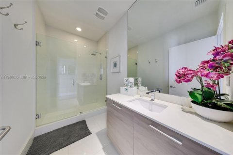 Condo in Miami, Florida, 3 bedrooms  № 2004677 - photo 8