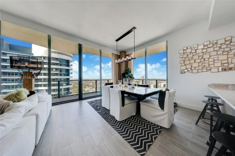 Condo in Miami, Florida, 3 bedrooms  № 2004677 - photo 2