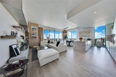 Condo in Miami, Florida, 3 bedrooms  № 2004677