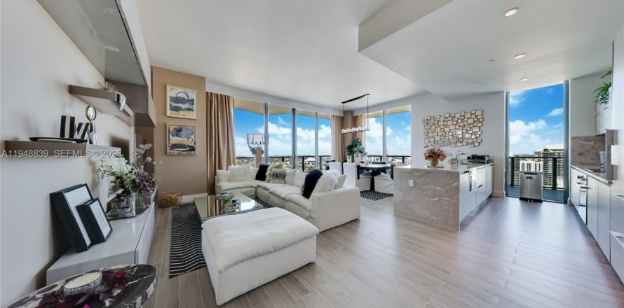 Condo in Miami, Florida, 3 bedrooms  № 2004677