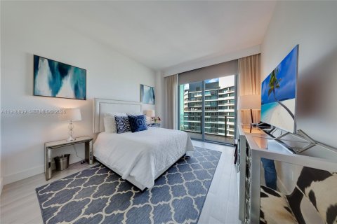 Condo in Miami, Florida, 3 bedrooms  № 2004677 - photo 4