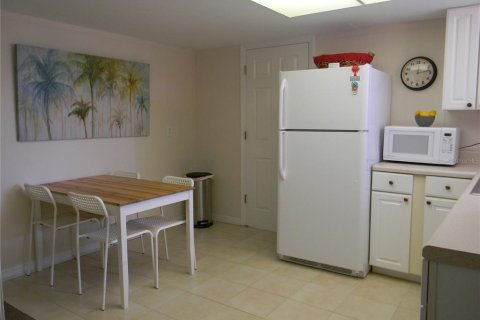 Propiedad comercial en alquiler en Deltona, Florida, 174.66 m2 № 1536465 - foto 10