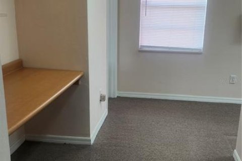 Propiedad comercial en alquiler en Deltona, Florida, 174.66 m2 № 1536465 - foto 6