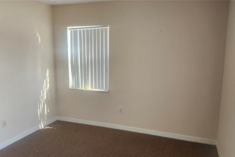 Propiedad comercial en alquiler en Deltona, Florida, 174.66 m2 № 1536465 - foto 5