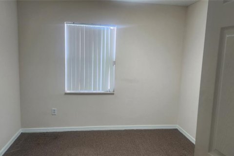 Propiedad comercial en alquiler en Deltona, Florida, 174.66 m2 № 1536465 - foto 7