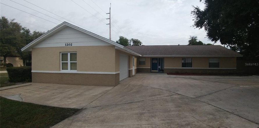 Propiedad comercial en Deltona, Florida 174.66 m2 № 1536465