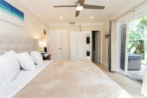 House in Dania Beach, Florida 4 bedrooms, 153.38 sq.m. № 1943236 - photo 12