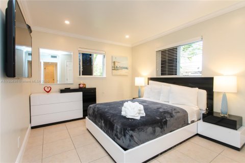 House in Dania Beach, Florida 4 bedrooms, 153.38 sq.m. № 1943236 - photo 15