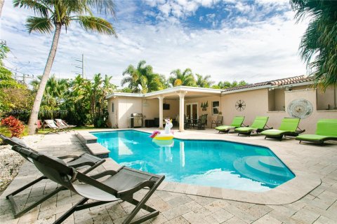 House in Dania Beach, Florida 4 bedrooms, 153.38 sq.m. № 1943236 - photo 1