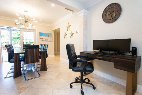 House in Dania Beach, Florida 4 bedrooms, 153.38 sq.m. № 1943236 - photo 7