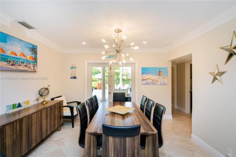 House in Dania Beach, Florida 4 bedrooms, 153.38 sq.m. № 1943236 - photo 5