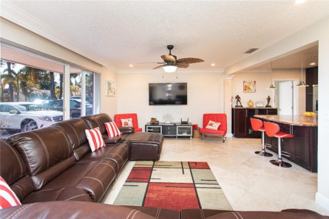 House in Dania Beach, Florida 4 bedrooms, 153.38 sq.m. № 1943236 - photo 4