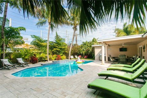 House in Dania Beach, Florida 4 bedrooms, 153.38 sq.m. № 1943236 - photo 2