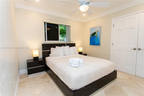 House in Dania Beach, Florida 4 bedrooms, 153.38 sq.m. № 1943236 - photo 14