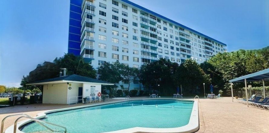 Condominio en Hollywood, Florida, 1 dormitorio  № 2246570