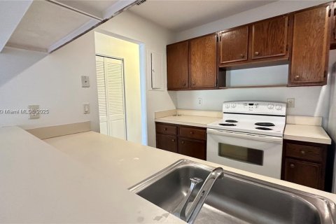 Casa en venta en Sunrise, Florida, 1 dormitorio, 75.81 m2 № 1948711 - foto 6