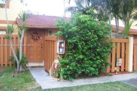 Villa ou maison à vendre à Sunrise, Floride: 1 chambre, 75.81 m2 № 1948711 - photo 1