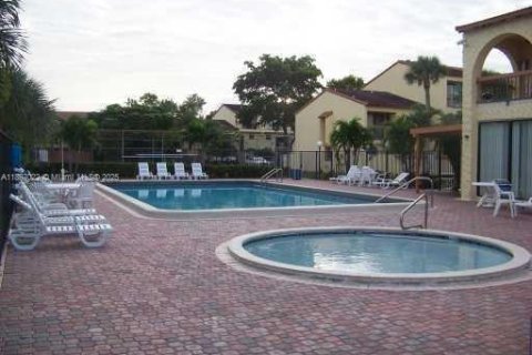 Villa ou maison à vendre à Sunrise, Floride: 1 chambre, 75.81 m2 № 1948711 - photo 2