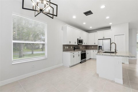 Villa ou maison à vendre à Tampa, Floride: 3 chambres, 172.43 m2 № 2408292 - photo 13