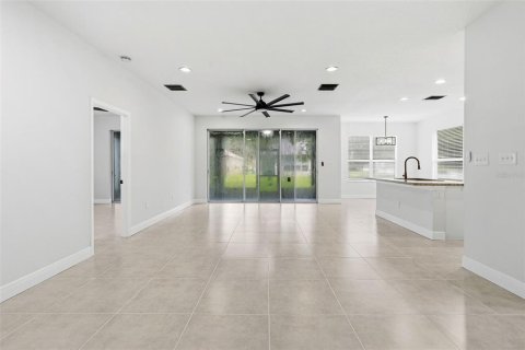 Villa ou maison à vendre à Tampa, Floride: 3 chambres, 172.43 m2 № 2408292 - photo 4