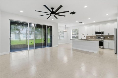 Villa ou maison à vendre à Tampa, Floride: 3 chambres, 172.43 m2 № 2408292 - photo 8