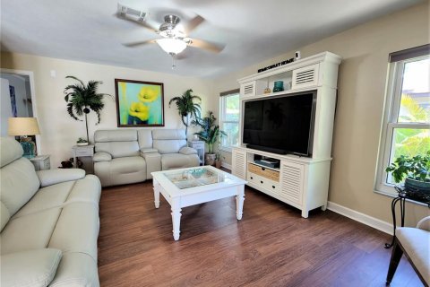 Villa ou maison à louer à Seffner, Floride: 4 chambres, 179.95 m2 № 2096880 - photo 6