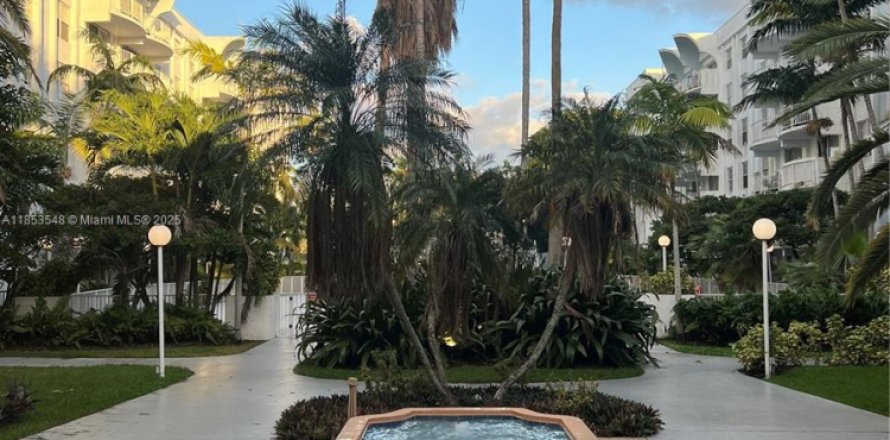 Condominio en Miami, Florida, 1 dormitorio № 1872121