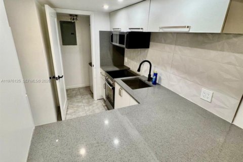 Townhouse in Deerfield Beach, Florida 2 bedrooms, 108.7 sq.m. № 2042091 - photo 3