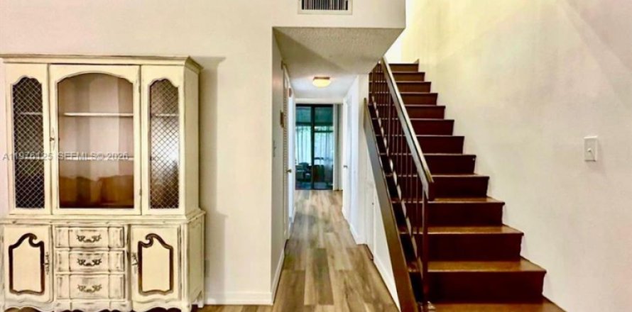 Townhouse in Deerfield Beach, Florida 2 bedrooms, 108.7 sq.m. № 2042091