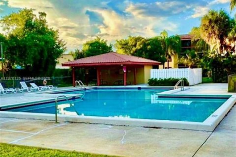 Townhouse in Deerfield Beach, Florida 2 bedrooms, 108.7 sq.m. № 2042091 - photo 12