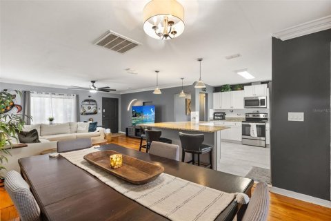 Villa ou maison à vendre à Tampa, Floride: 3 chambres, 146.79 m2 № 2131113 - photo 10