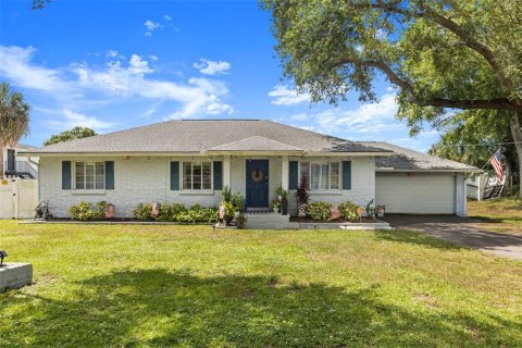 House in Tampa, Florida 3 bedrooms, 146.79 sq.m. № 2131113