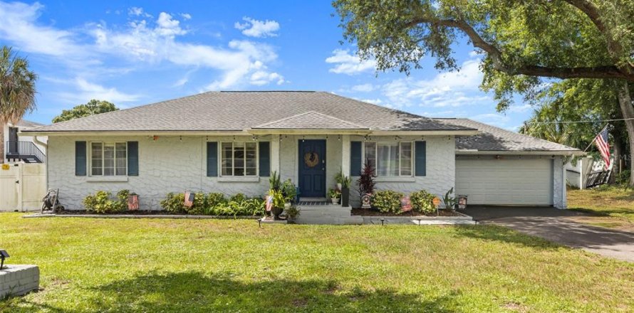 Villa ou maison à Tampa, Floride 3 chambres, 146.79 m2 № 2131113