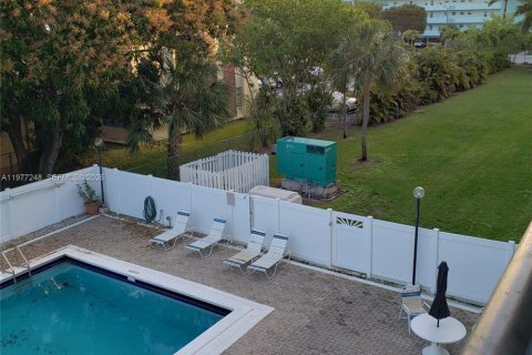 Copropriété à louer à Hallandale Beach, Floride: 2 chambres, 109.62 m2 № 2041615 - photo 16