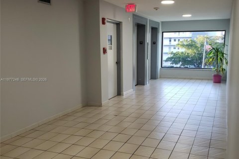 Copropriété à louer à Hallandale Beach, Floride: 2 chambres, 109.62 m2 № 2041615 - photo 19