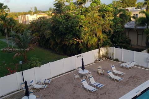 Copropriété à louer à Hallandale Beach, Floride: 2 chambres, 109.62 m2 № 2041615 - photo 15