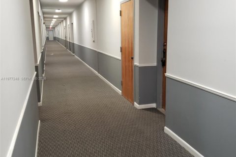 Copropriété à louer à Hallandale Beach, Floride: 2 chambres, 109.62 m2 № 2041615 - photo 18